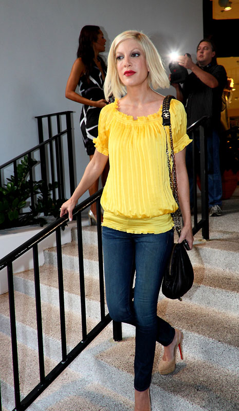 Tori Spelling Web